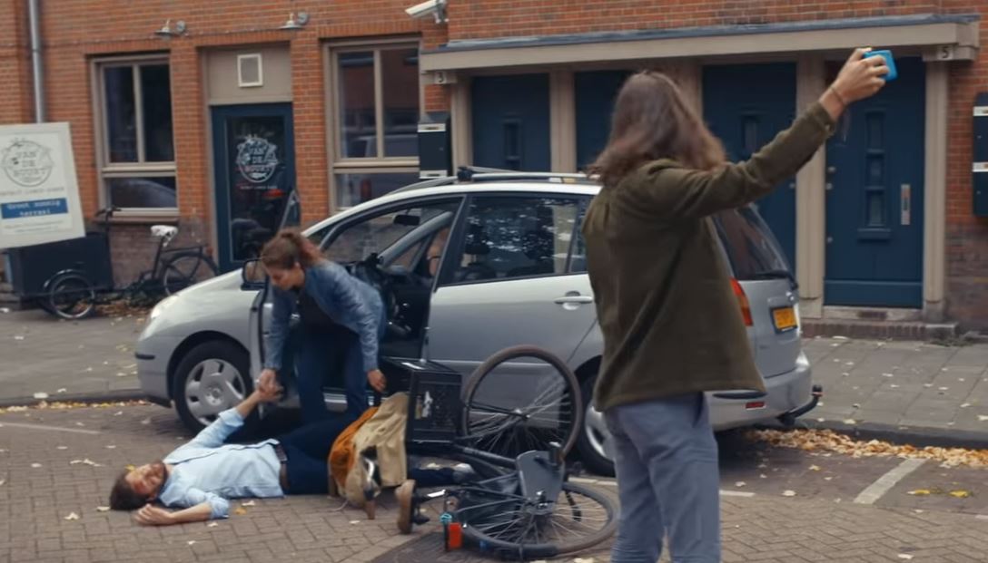 Rode Kruis: 'Film heftige situaties niet, maar ga helpen'